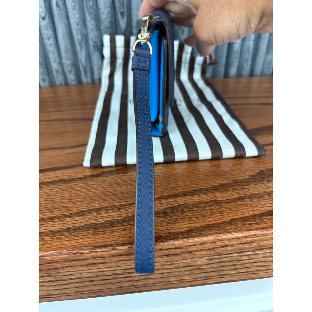 Henri Bendel Navy Blue Saffiano Leather Wristlet Wallet
Clutch w/dustbag - Picture 4 of 8